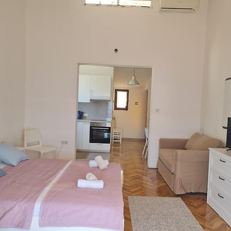 Apartments Apartmani Pintar Mimice Exterior photo