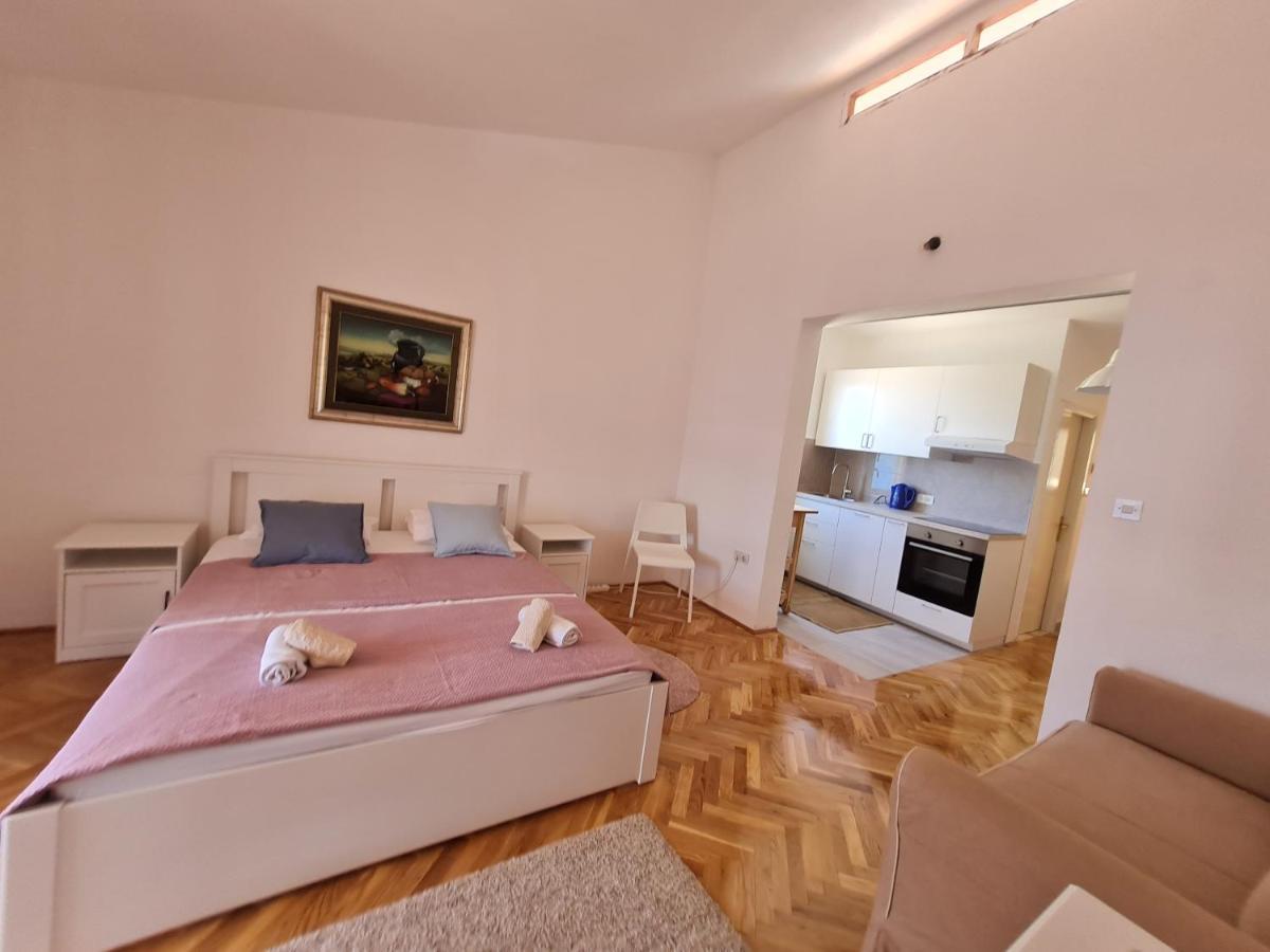 Apartments Apartmani Pintar Mimice Exterior photo